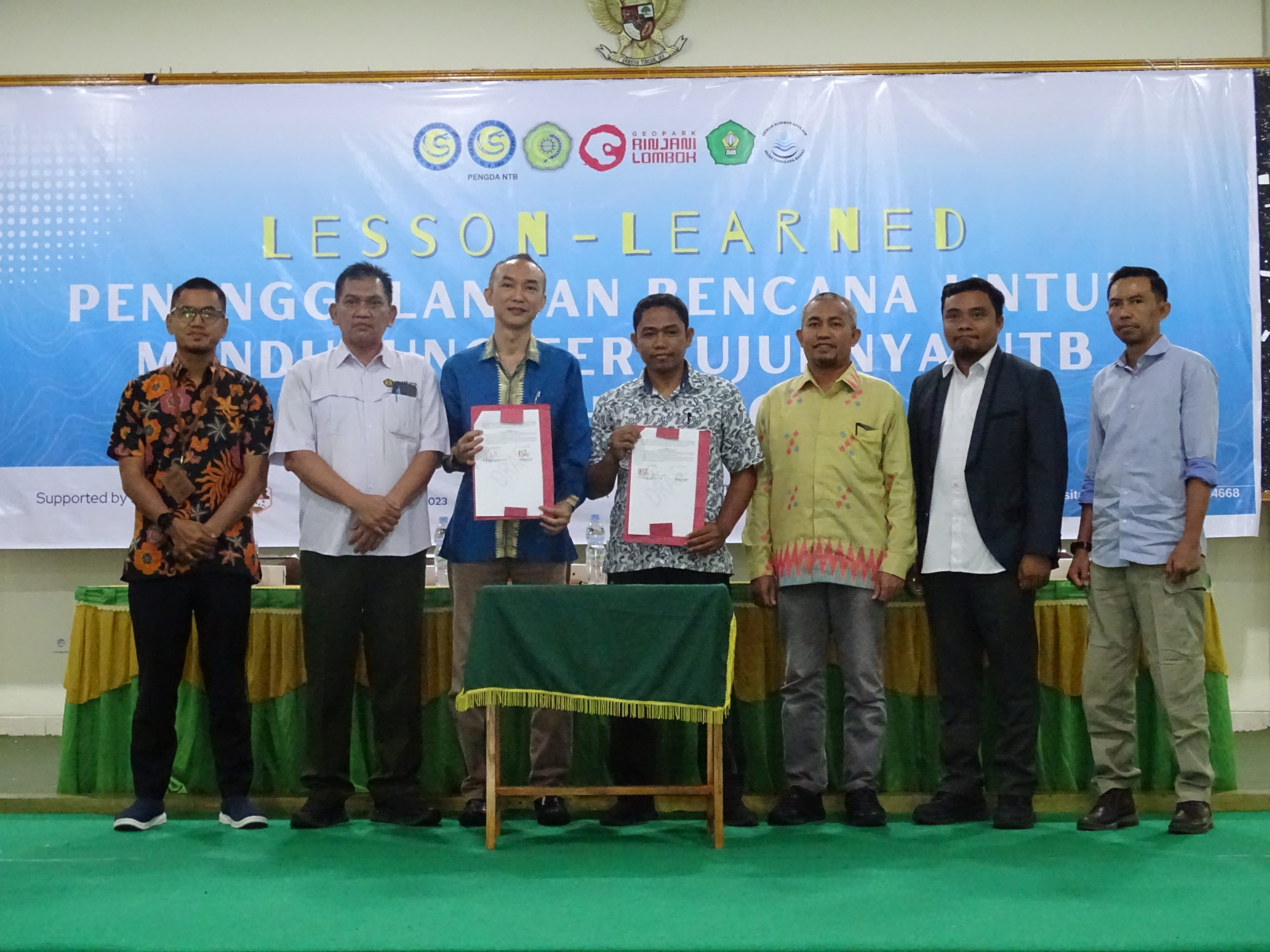 Kuliah Tamu Dengan Tema LESSON-LEARNED Penanggulanganan Bencana Untuk Mendukung Terwujudnya NTB Tangguh Bencana dan Dirangkaikan Penandatanganan Dekan Fakultas Teknik (UMMAT) dengan STTL Mataram